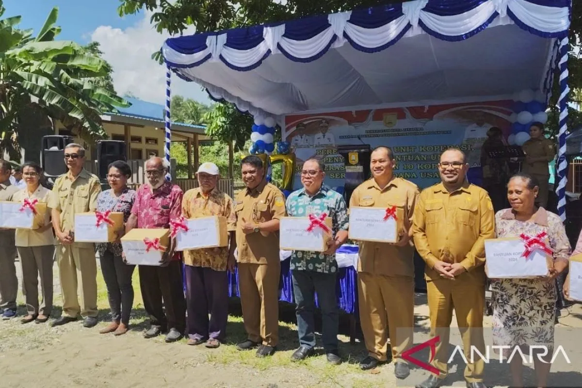 Pemkot Jayapura Serahkan Bantuan 40 Pelaku Usaha Koperasi Di Wilayah Distirk Heram, Selasa 30-07-2024